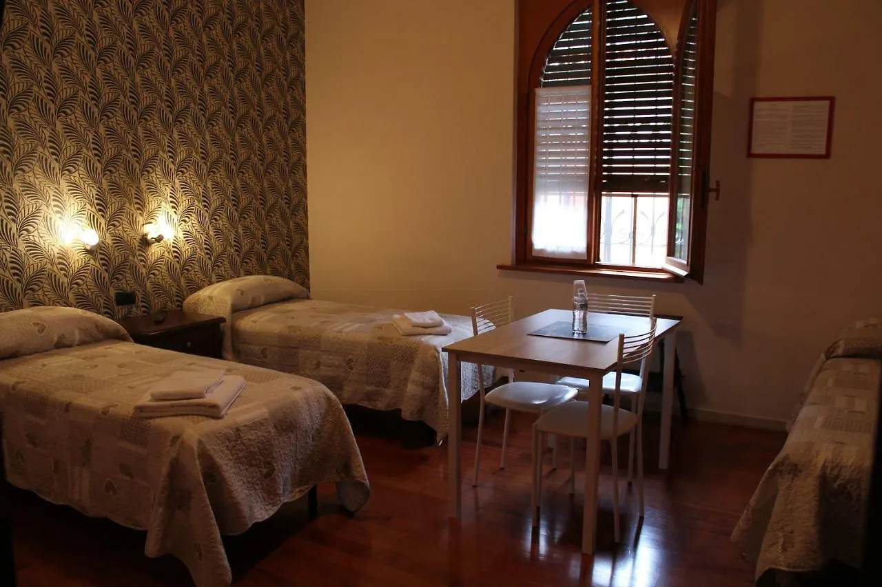 La Villa Milano 0*, Milan